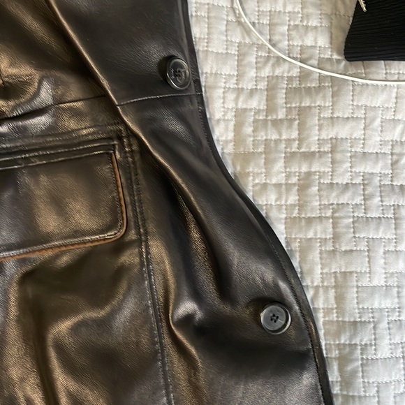 This is a dark brown leather jacket. Armpit...22
Shoulder...20
Length...41 - Picture 8 of 9
